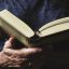 读者头像，圆框眼镜人物的插画